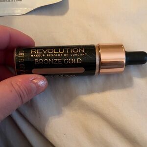 Revolution Bronze Gold Liquid Contour